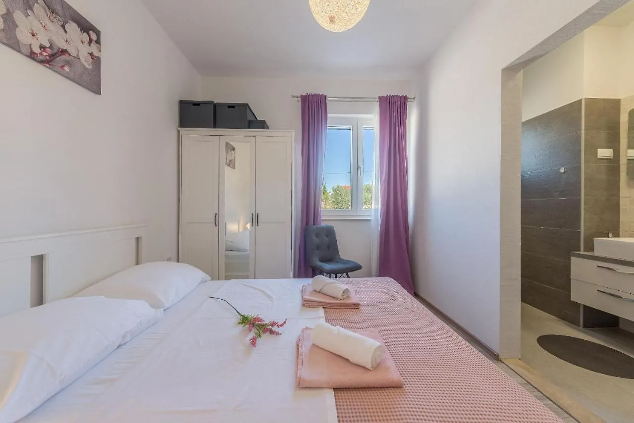 Villa Tara Zadarvillas Tinj 0*,  Croatia
