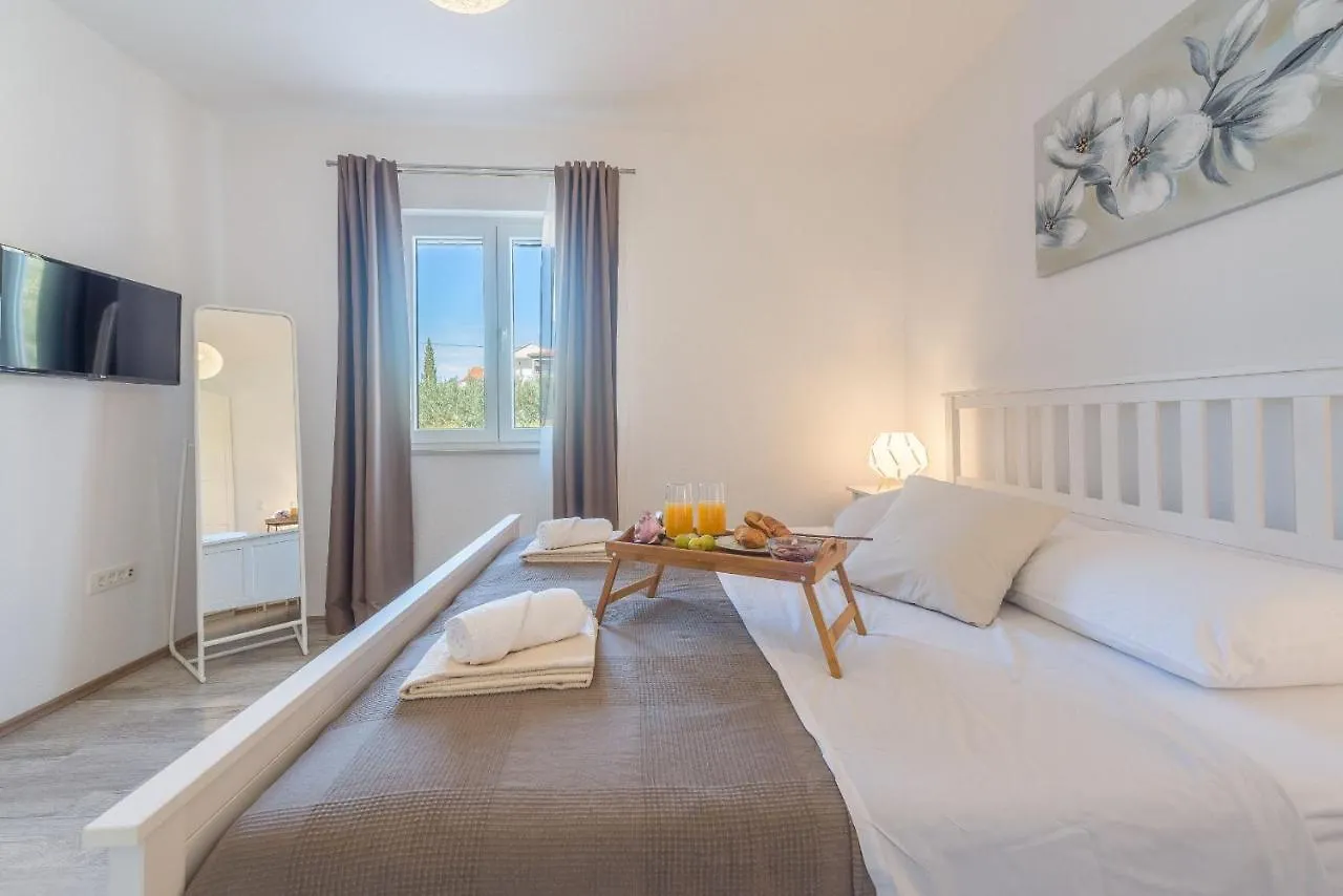 Villa Tara Zadarvillas Tinj 0*,