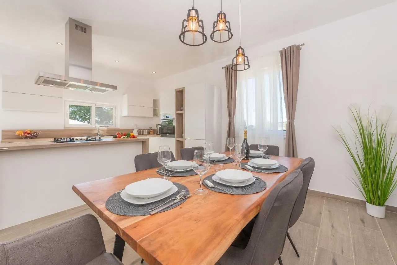 Villa Tara Zadarvillas Tinj